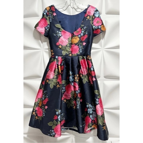 Chi Chi London Sz 2 Navy Blue Floral Print Pleated Full Skirt Formal Dress Back - Picture 12 of 13